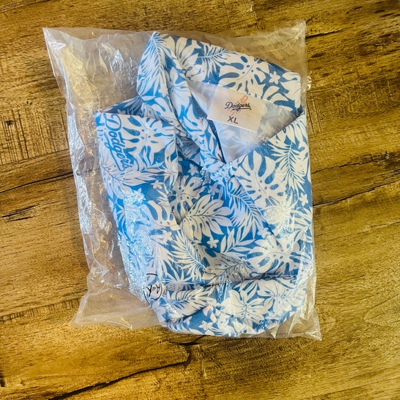 COPY - Dodger shirt - Picture 8 of 9